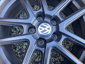 Alu kola VW PASSAT / SUPERB 5/112 zimní pneu 215/55R17 - 11