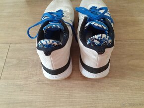 Prodám juniorské basketbalové boty Nike vel.41 stélka 26cm - 11