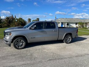 Dodge RAM 1500 5.7 Laramie 4x4 Crew Cab - 11