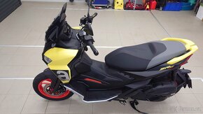 Aprilia SR GT 200 - 11