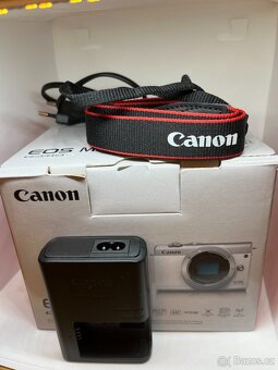 Canon EOS M200 - telo - 11