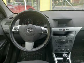 Opel Astra 1.6i ČR 2010 POUZE 120t.KM,SERVISKA KLIMA TAŽNÉ - 11