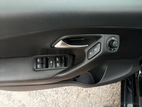 POLO 1.2i 51kW SPORTLINE KŮŽE AUTOKLIMA VYHŘ. SED. - 11