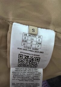 Nádherný camel trenchcoat zn Guess S - 11