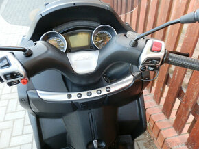 Piaggio MP3 300 - 11