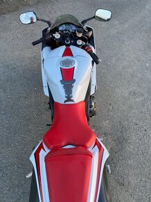 Yamaha YZF-R1 - 11