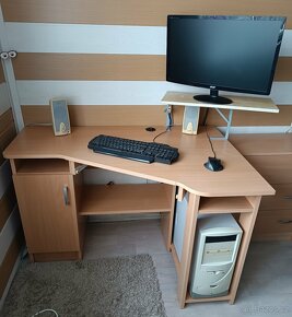 PC+monitor+stůl - 11