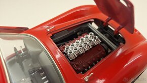 1:18 FERRARI GTO 1962 - 11