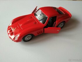 autíčka - modely Ferrari - 11