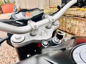 KTM DUKE 690 - 1.majitel - TOP STAV - 11