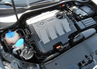 Volkswagen Golf 1,6 TDI 77kW VI. Serviska nafta - 11