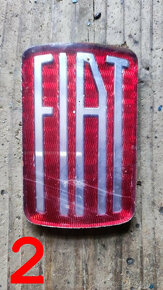 FIAT 600D  rámečky světel chrom, štítek FIAT a zpět. zrcátko - 12