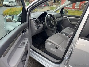 VOLKSWAGEN TOURAN 1.6MPI 7 MÍST - 12