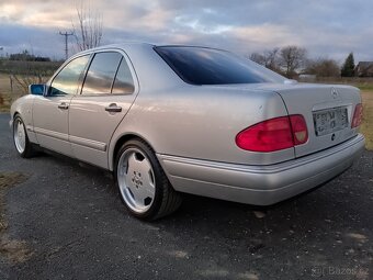 Mercedes Benz W210 E420 V8 - 12