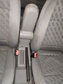 SKODA OCTAVIA 1U SEDACKY STROPNICE POLSTROVANI DVERI TAPECY - 12