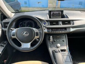 Lexus CT200H - 12