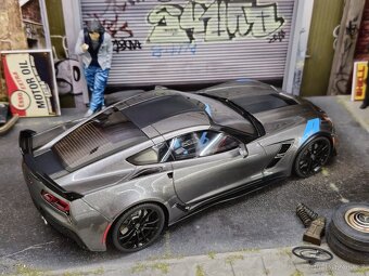 Chevrolet Corvette C7 1:18 GT Spirit - 12