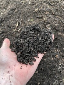 Kompost tříděný, netříděný, prosátá zemina - 12