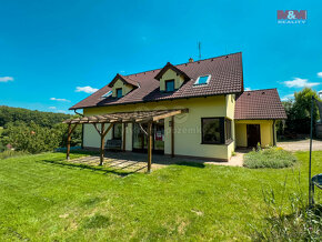 Prodej domu 5+kk/garáž, 240 m², zahrada 1150m2, obec Mořina - 12