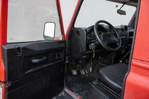 Land Rover Defender 90 2.4 Hard Top Base - 12