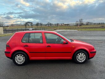 Volkswagen Golf 1.4i - 12