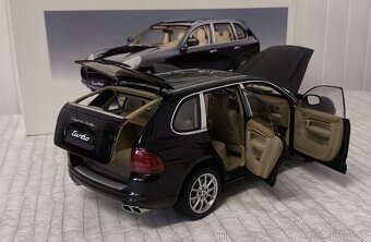 Model Porsche Cayenne Turbo 1:18 Autoart - 12