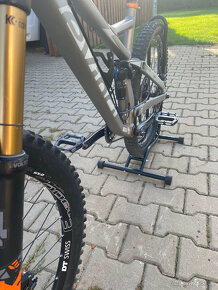 Prodám enduro kolo Devinci Django 27,5 S Coal/Silver KIT - 12