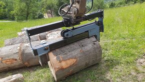 Hydraulická štípačka na dřevo, upnutí na minibagr/vyvážečku - 12