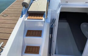 Trident 530 Sundeck - 12