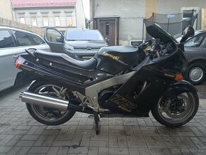 Kawasaki ZZR 1100 - 12