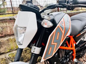 SPĚCHÁ - 66.000,- Kč . KTM DUKE 690 - 1.majitel - TOP STAV - 12