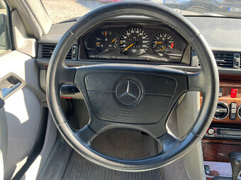 MERCEDES- BENZ  124  220 i  110 Kw AUT - 12