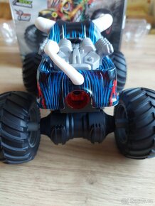 RC Monster Truck iBlivers 1:16 s mlhovým efektem - 12