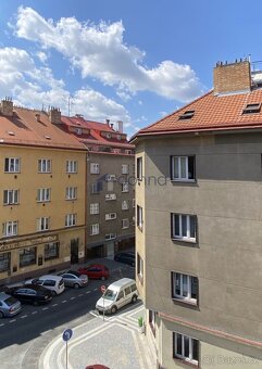 Pronájem světlého bytu 1+kk, 32m2, Praha 10 - Strašnice, ul. - 12