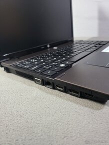 Dvojice notebooků – HP a Toshiba s kompletním balením - 12