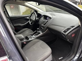 Ford Focus 1.6 TDCi Titanium Xenony Navi Tažné ALU R18 - 12