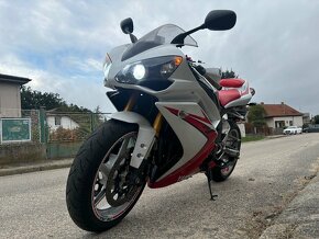 Yamaha R1 2008 - 12