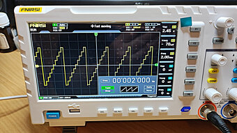 Osciloskop FNIRSI 2x100MHz s funkčním generátorem 10MHz NOVÝ - 12