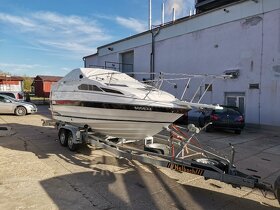 Kajutová, motorová loď Bayliner s vlekem - 12