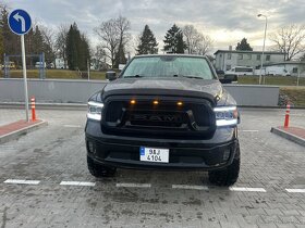 RAM 1500 5.7V8 HEMI - 12