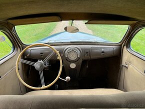 1938 Lincoln Zephyr - 12