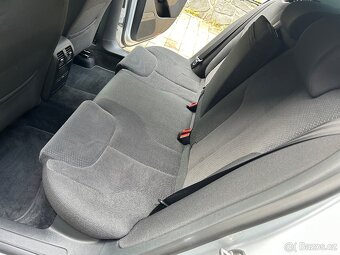 Volkswagen Passat 1.6 FSi - 12
