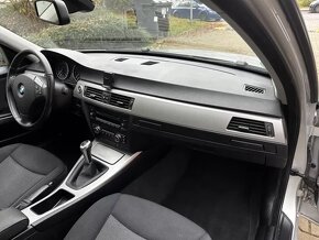 BMW Řada 3 E90 320i 110kW Sedan Aut. klima Šíbr 6st. Manuál - 12