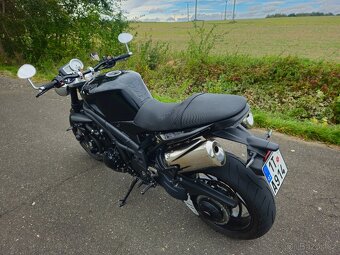 Triumph speed triple 1050 - 12