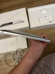 Aplle Macbook 2017 8gb, 128gb 2,4 Ghz - Jako Nový - 12