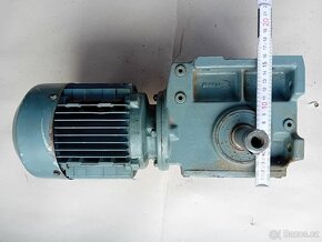 Elektromotor s převodovkou 380/220 V - 12