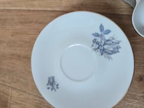 Sada starého zdobeného porcelánu - 12