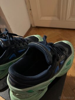 RAF SIMONS PHARAXUS Navy/ Mint EUR 46 (PC: 12 000 Kč) - 12