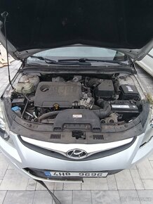 Hyundai i30 1,6 nafta, 83000 km , r.v 2011 - 12