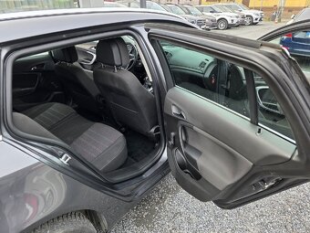 Opel Insignia 2.0 D - 12